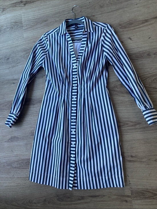 White House Black Market Dresses & Skirts - WHBM Long Sleeve Poplin Shirt Dress sz 8